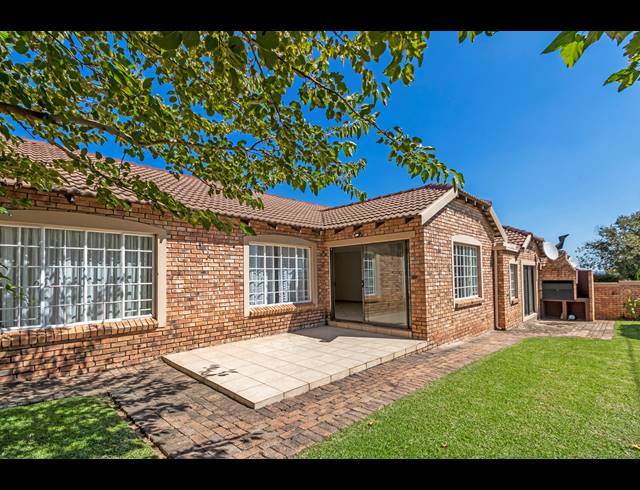 3 BEDROOM TOWNHOUSE RENTED IN HONEYDEW GROVE